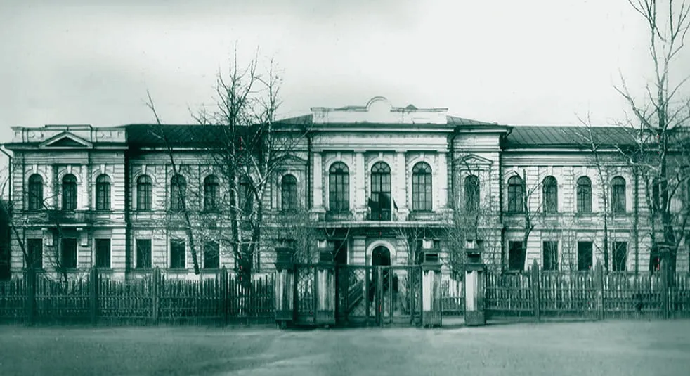 Корпус мединститута в здании бывшей мужской гимназии. 1960-е гг.